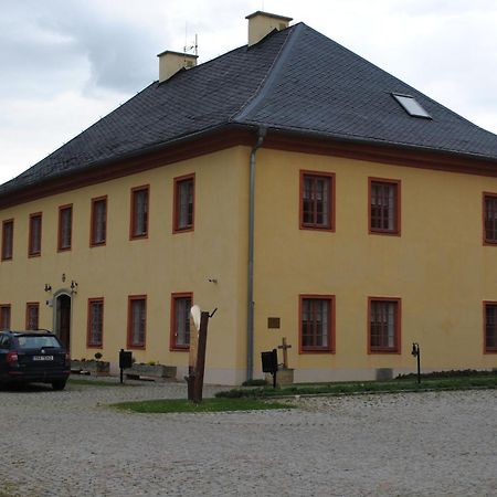 Penzion Na Fare Dubenec Exteriör bild