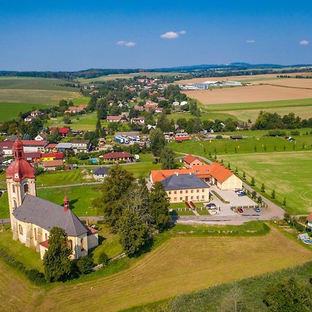 Penzion Na Fare Dubenec Exteriör bild