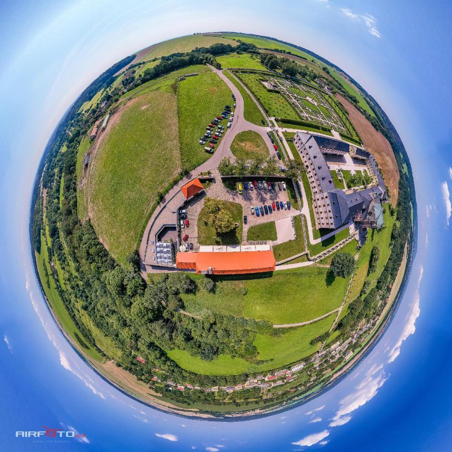 Penzion Na Fare Dubenec Exteriör bild