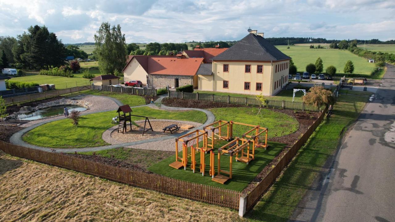 Penzion Na Fare Dubenec Exteriör bild