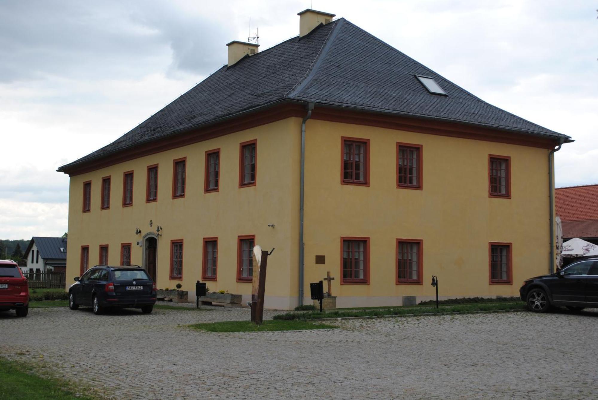 Penzion Na Fare Dubenec Exteriör bild
