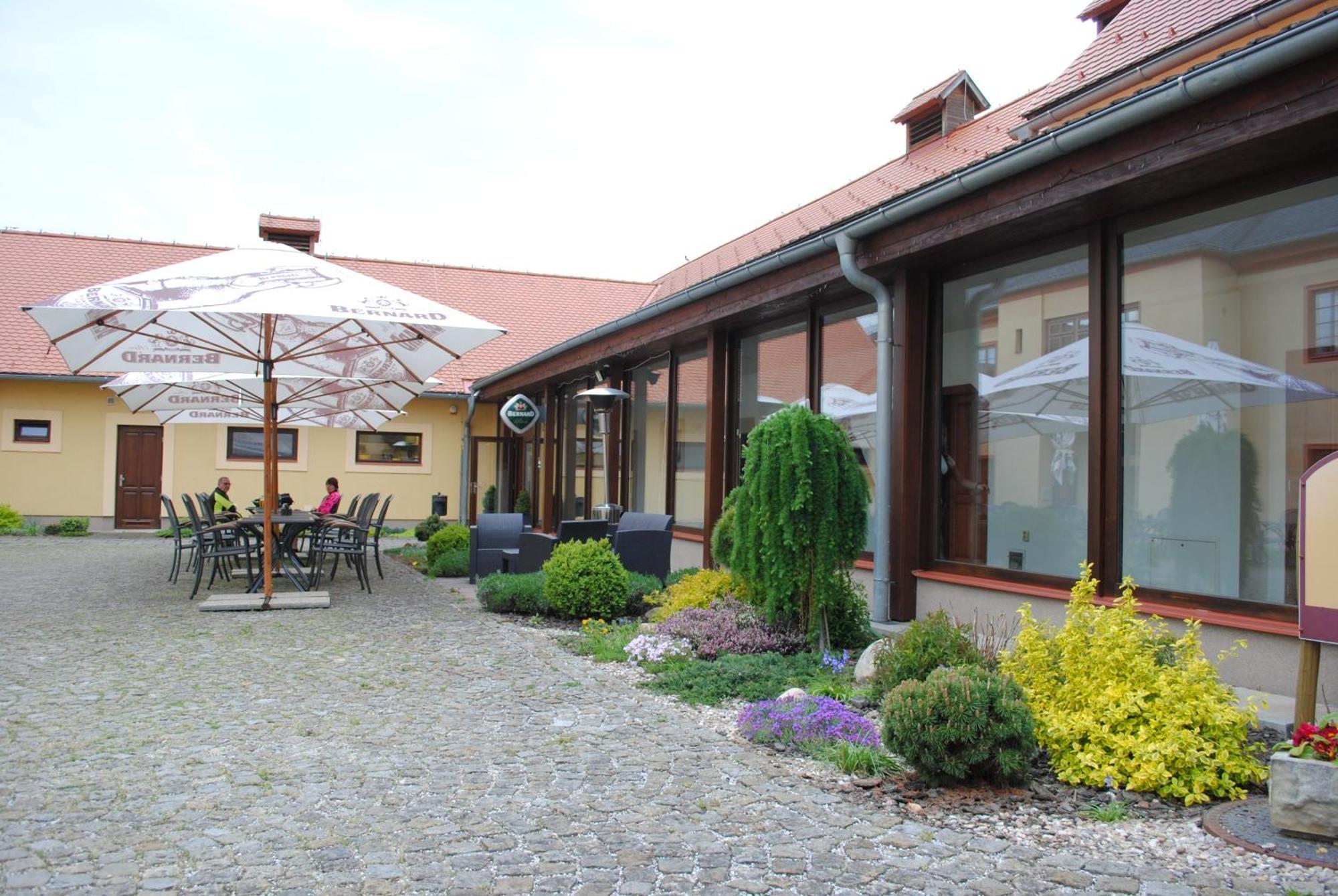Penzion Na Fare Dubenec Exteriör bild