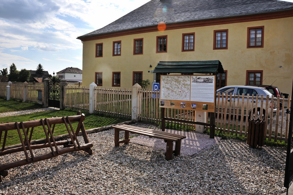 Penzion Na Fare Dubenec Exteriör bild